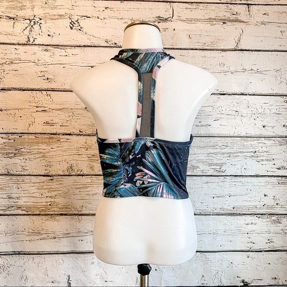 Fabletics sports bra in tropical palm print - Picture 2 of 3